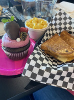 Pinky's Grilled Cheestro food