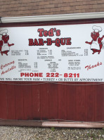 Ted's B Que outside