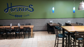 Huskers Cafe (suwanee) inside