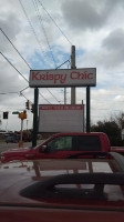 Krispy Chic Claxton outside