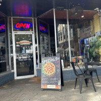 Leopoldo's Pizza Napoletana inside