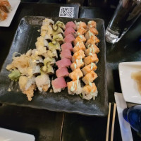 Sushi Damo food