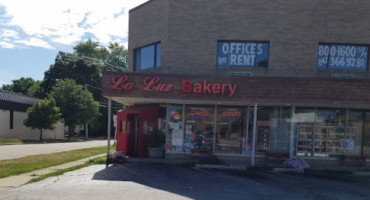 La Luz Bakery outside