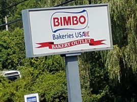 Bimbo Bakery outside