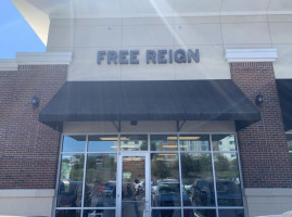 Free Reign Bakery outside