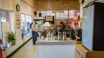 Keny's Donuts outside