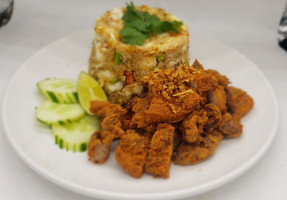 Phuthai 611 Thai Cuisine food