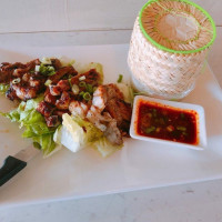 Khamdee Thai Kitchen food