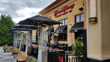 The Cheesecake Factory Yonkers outside