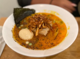 Maru Ramen food