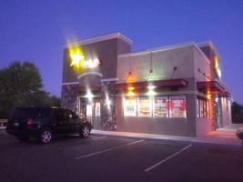 Carl's Jr outside