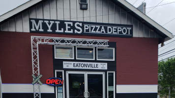 Myles Pizza Depot outside