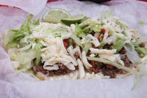 Alex's Tacos And Wings Of Lewisburg food