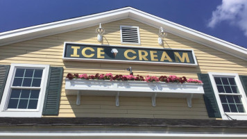 Miller Farm Ice Cream Garden Center outside