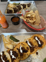 Mari's Tacos food