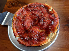Zachary's Chicago Pizza food