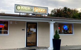 Oakdale Pizza outside