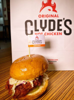 Clyde's Hot Chicken food