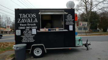Tacos Zavala outside