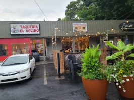 Taqueria El Vecino outside