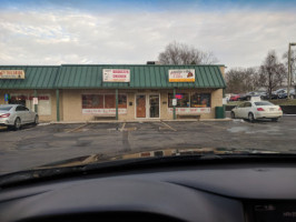 Centerville Pizza Subs outside