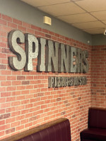 Spinners Pizza Pasta inside