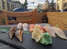 Sushi Daruma inside
