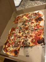 Nino's Pizza inside