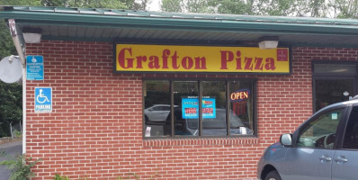Grafton Pizza outside