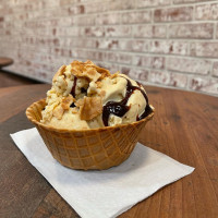 Frankie Dia's Ice Cream And Hot Cocoa food