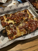 Backlot Taphouse Detroit Style Pizza food