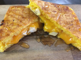 Queso Kings Grilled Cheese food