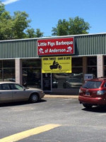 Little Pigs Barbecue-anderson outside
