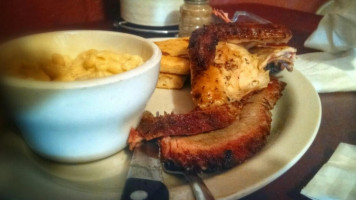 Tucker's Barbecue food