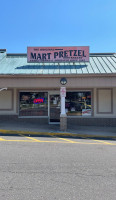 Mart Pretzel Bakery food