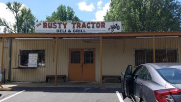 The Rusty Tractor Deli And Grill outside