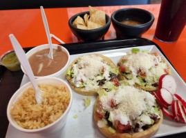 El Siner Tacos More food