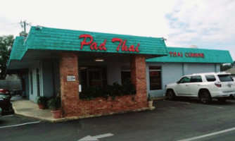 Pad Thai outside