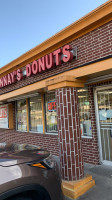 Dannay's Donuts outside