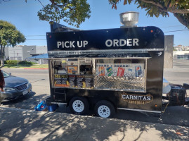 Zaragozas Tacos outside