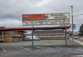 Original House Of Donuts outside