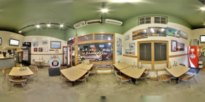 Honolulu Burger Co. Makiki inside