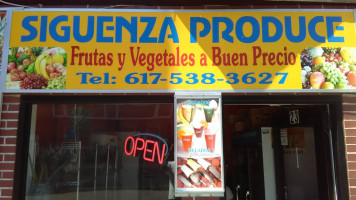 Siguenza Produce food