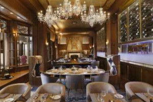 Le Champlain Restaurant - Fairmont Château Frontenac inside