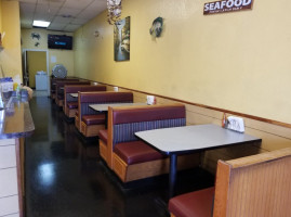 Seafood Express Crabs House inside