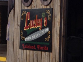 Lucky's Sports, Oyster, Tiki food