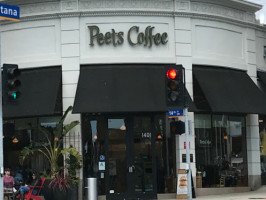 Peet's Coffee outside