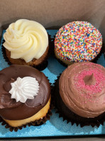 Smallcakes Cupcakery Of Buffalo Grove food