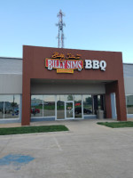 Dillons Bbq outside