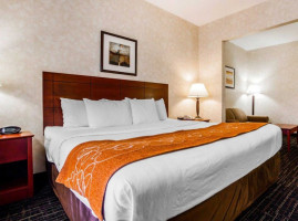 Comfort Suites Independence Kansas City inside